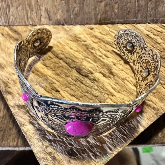 Vintage Bohemian Southwest Cowgirl Cuff Bracelet with Pink Gemstone, Gift-Ready - Picture 3 of 8